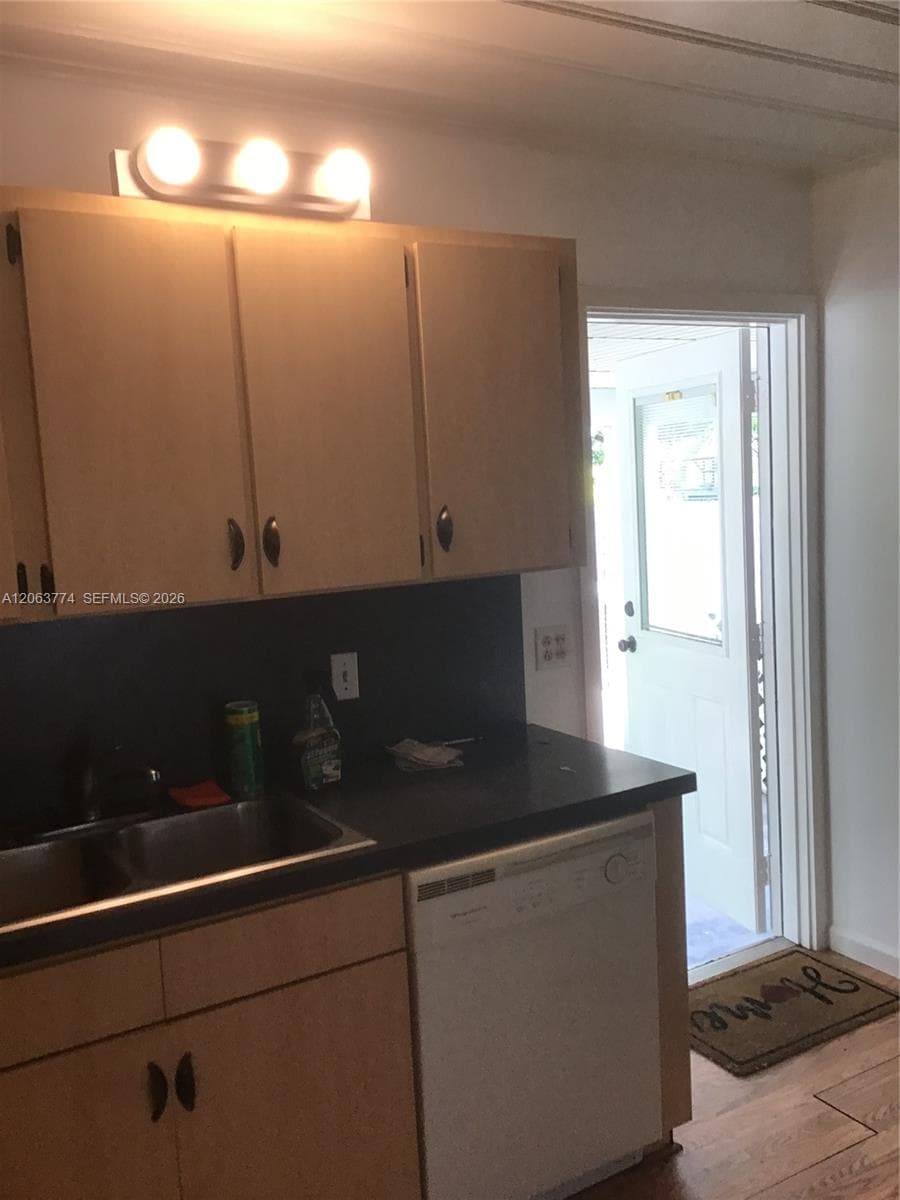429 49th St photo 2