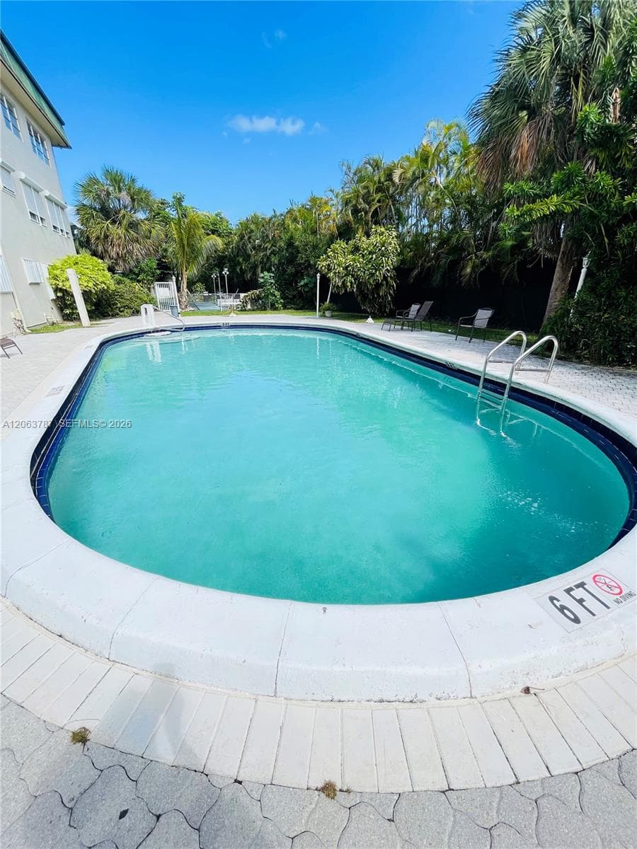 Seventeen Green Condo · #130 in Hallandale Beach - Photo 5