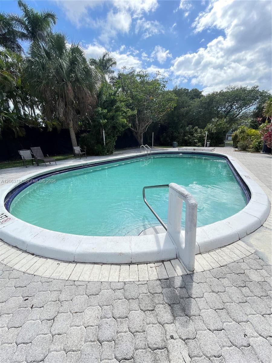 Seventeen Green Condo · #130 in Hallandale Beach - Photo 20