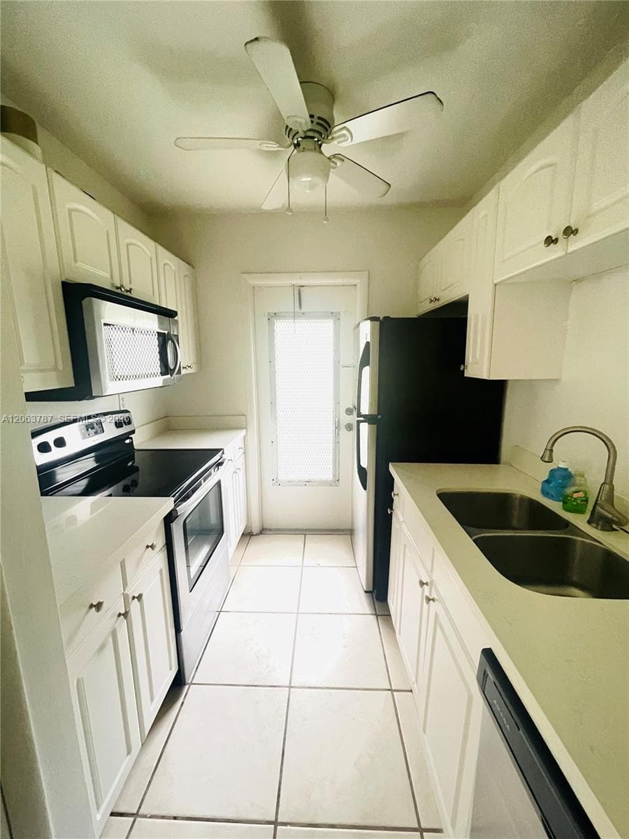 Seventeen Green Condo · #130 in Hallandale Beach - Photo 18