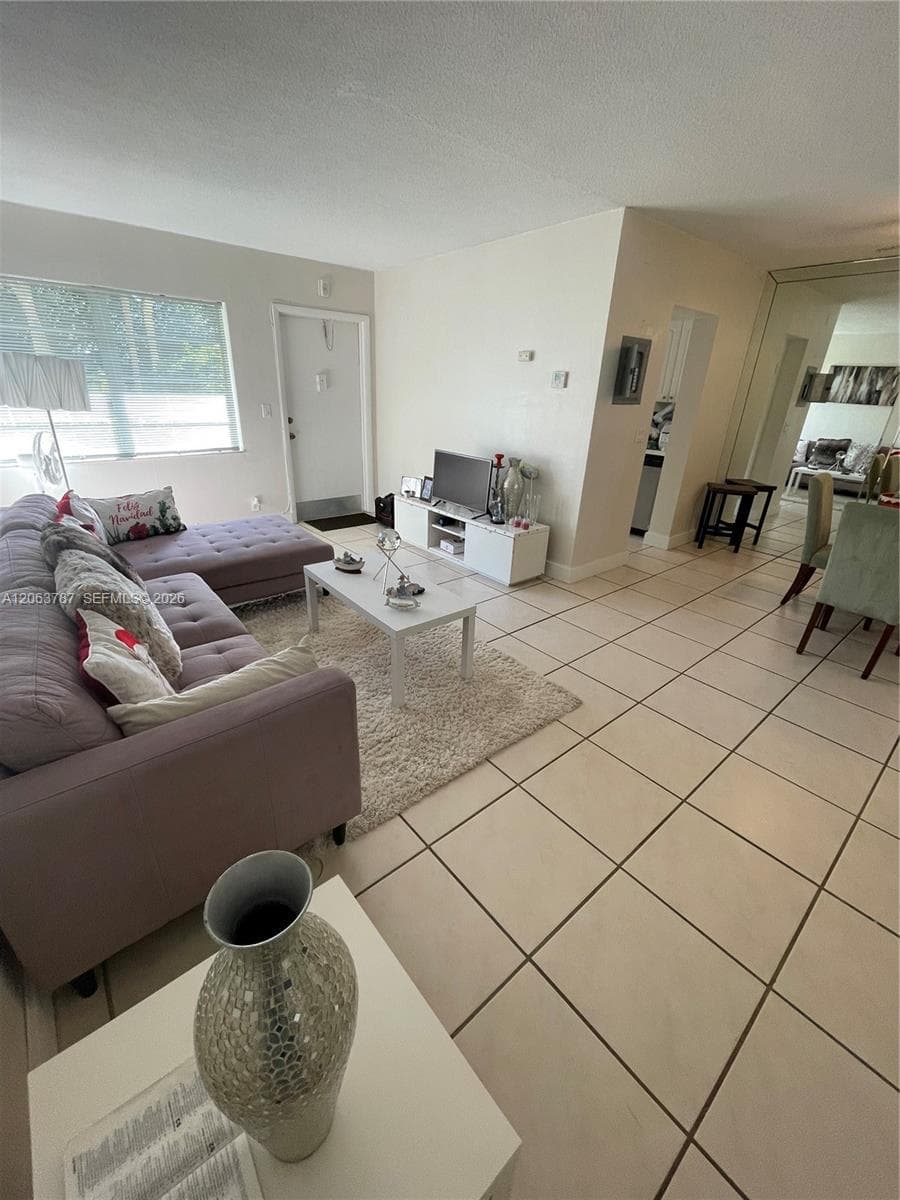 Seventeen Green Condo · #130 in Hallandale Beach - Photo 4