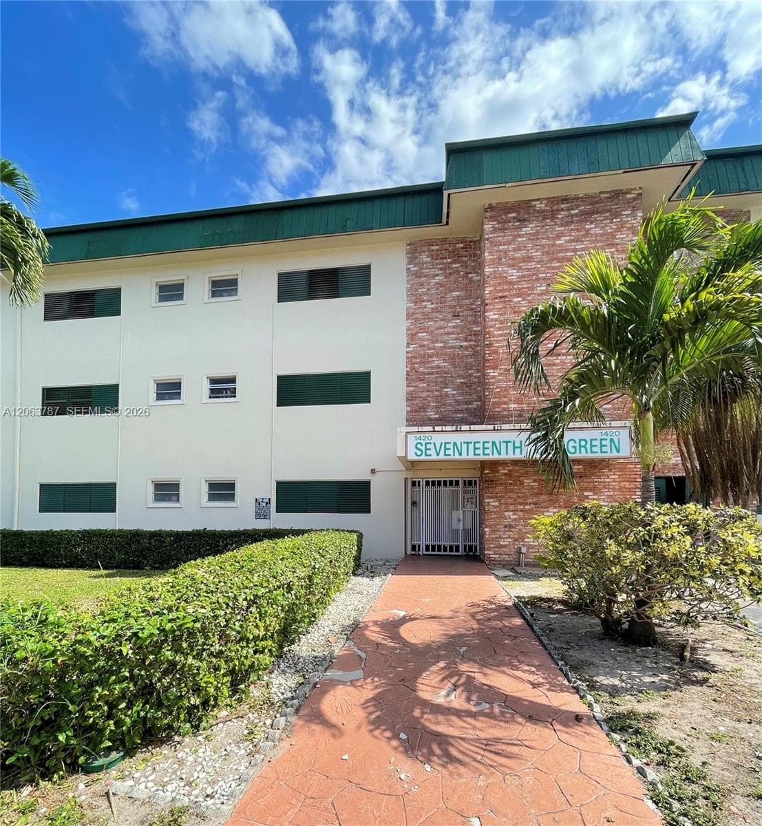 Seventeen Green Condo · #130 in Hallandale Beach - Photo 21