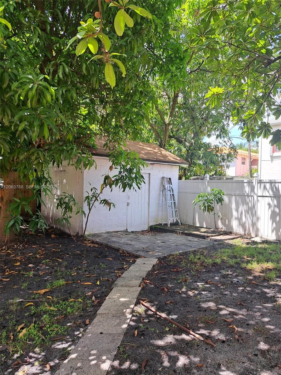 3062 SW 14th St photo 26