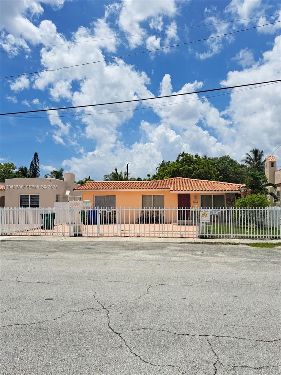 3062 SW 14th St photo 1