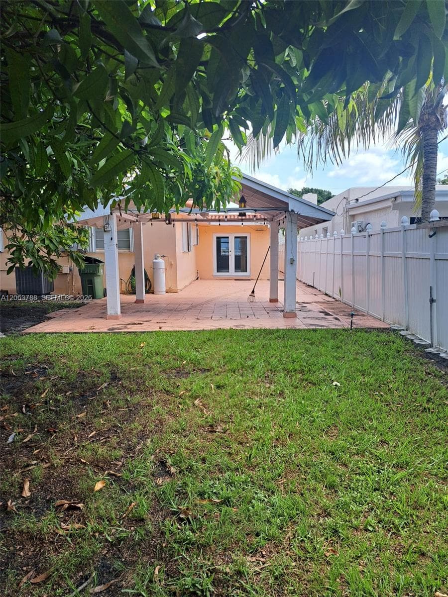 3062 SW 14th St photo 5
