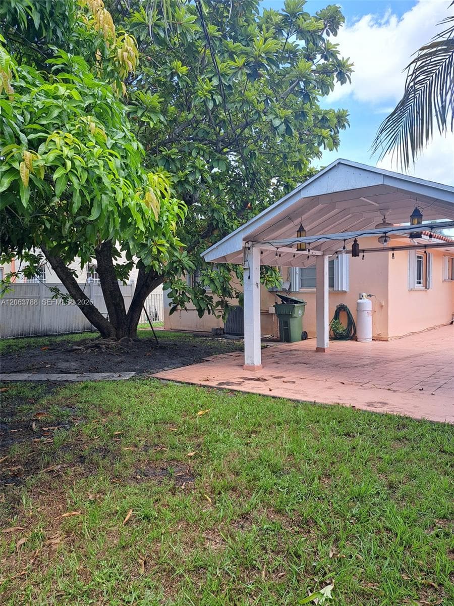 3062 SW 14th St photo 8
