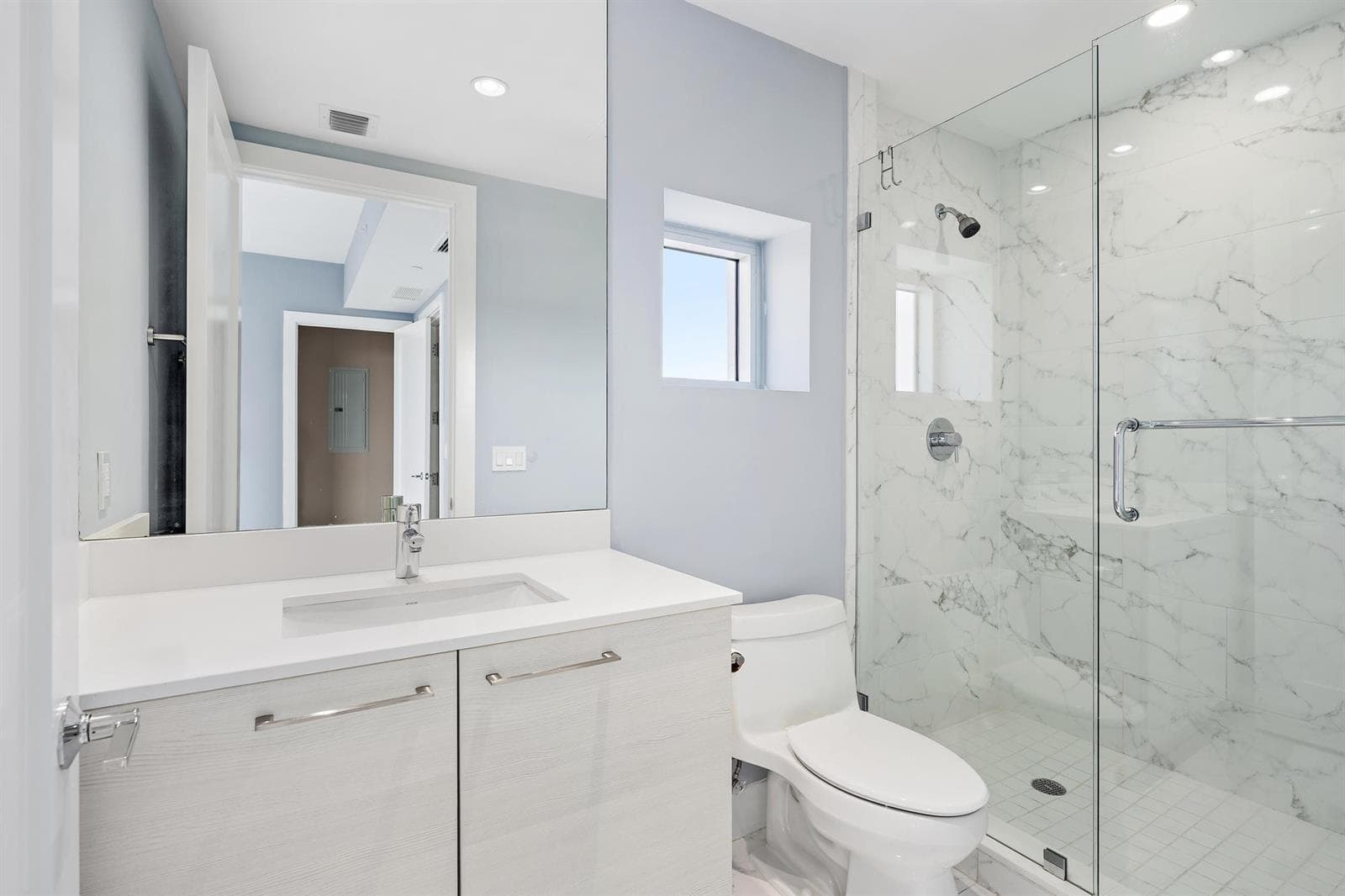 1 Water Clb Wy 1604-22