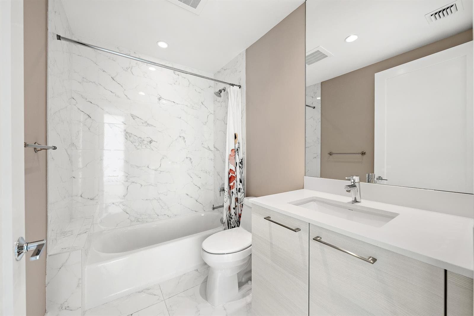 1 Water Clb Wy 1604-24