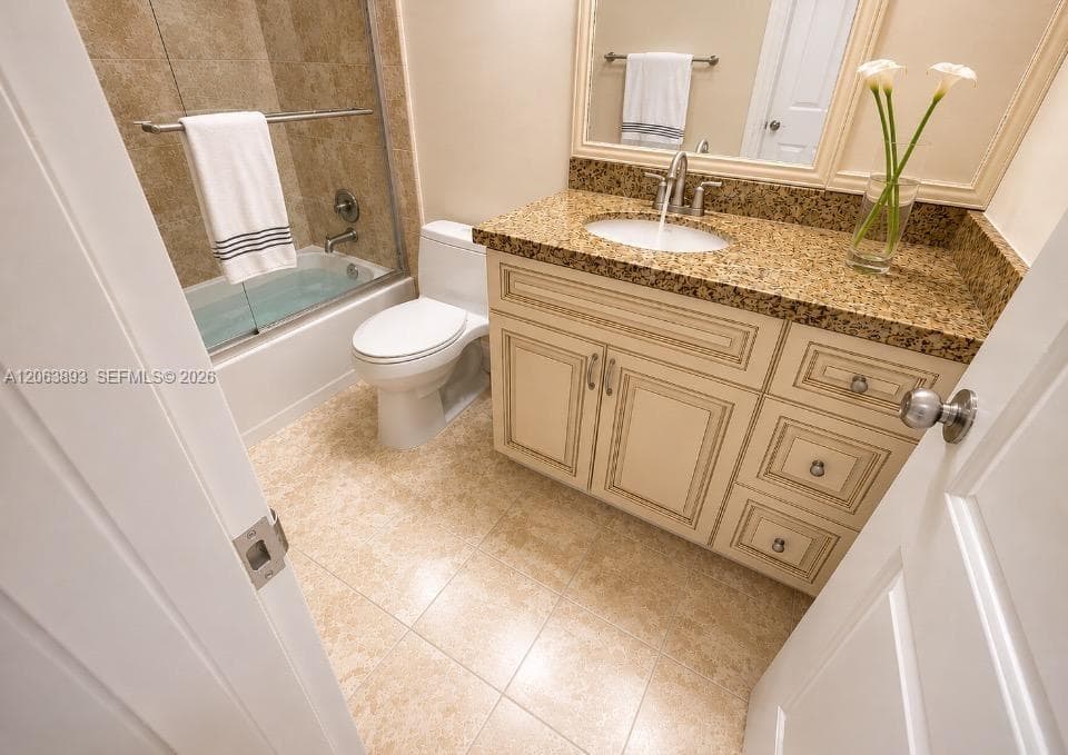 PRINCIPAL BATHROOM