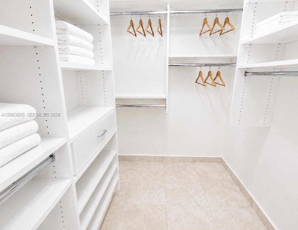 PRINCIPAL BEDROOM CLOSETS