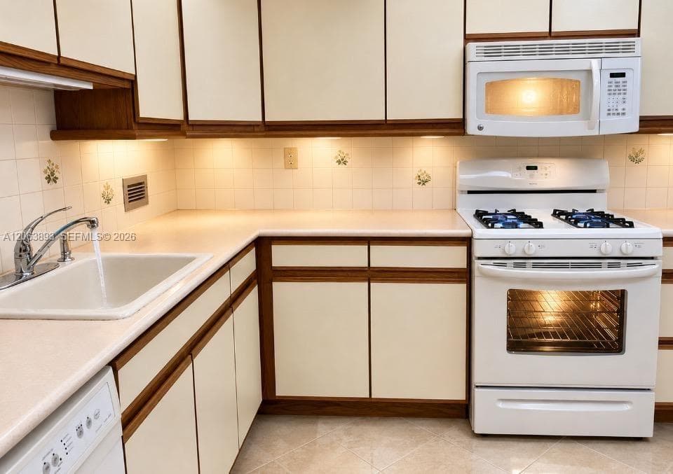 EQUIPPED WITH NATURAL GAS COOKING