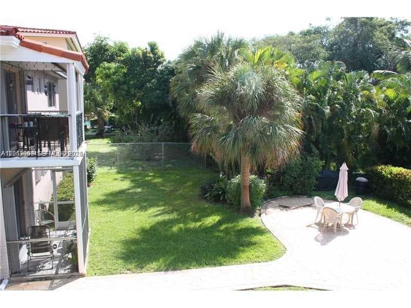 TOWN & COUNTRY APTS CONDO · #207 in Hollywood - Photo 7