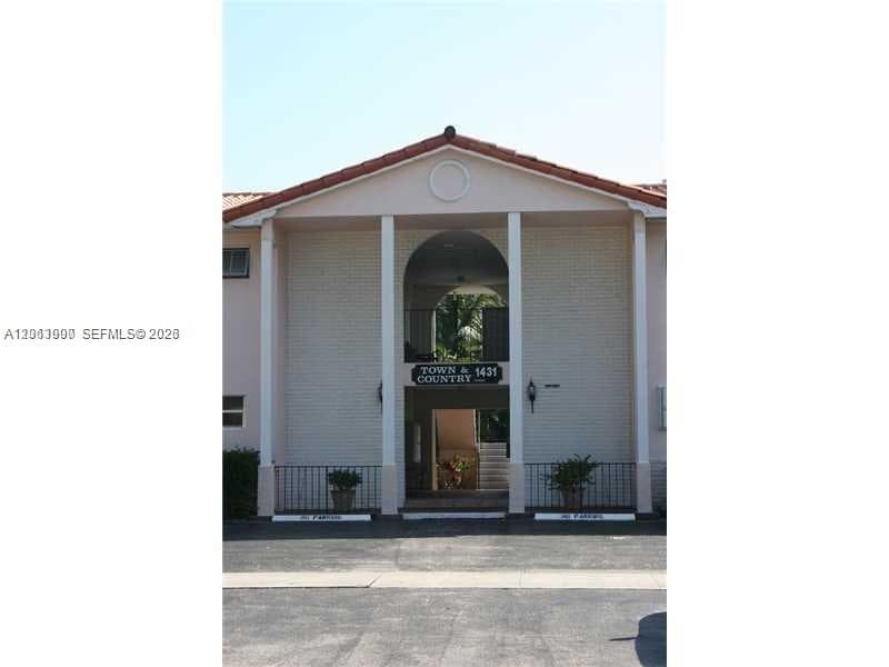 TOWN & COUNTRY APTS CONDO · #207 in Hollywood - Photo 1