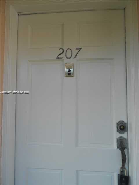 TOWN & COUNTRY APTS CONDO · #207 in Hollywood - Photo 5