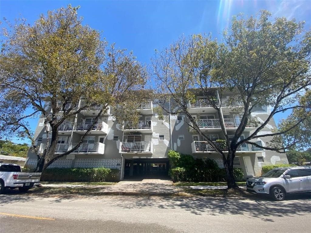 PLUNKETT CONDO APTS · #101 in Hollywood - Photo 1