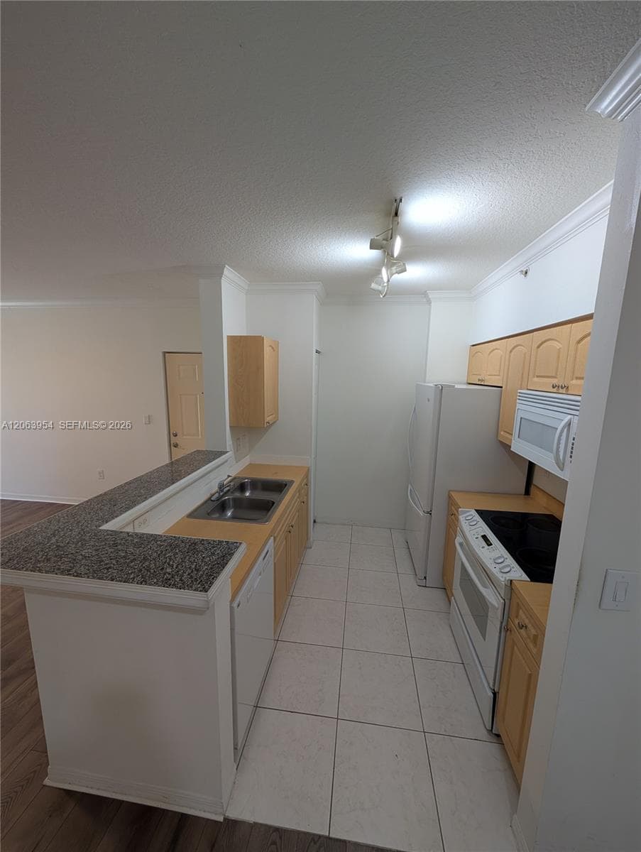 GABLES COURT CONDO · #203 in Miami - Photo 6