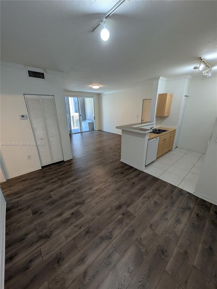 GABLES COURT CONDO · #203 in Miami - Photo 4