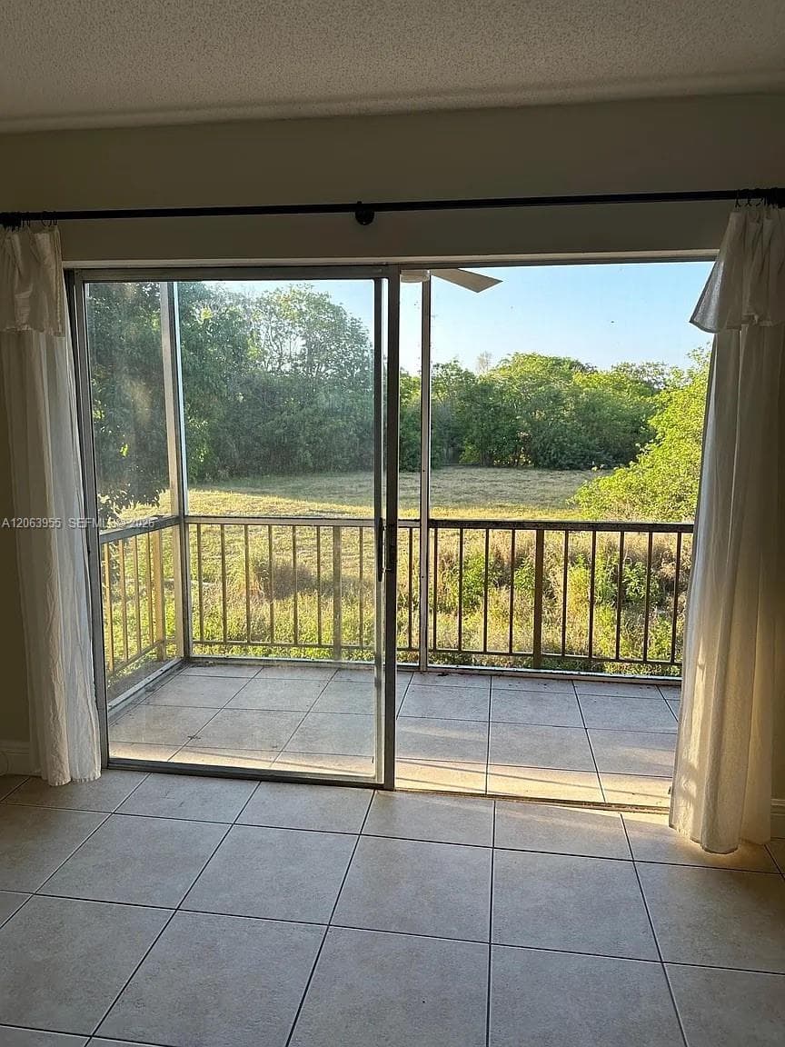 CRYSTAL HILLS II CONDO · #6 in Deerfield Beach - Photo 3