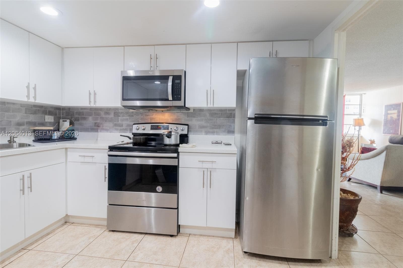 WINSTON TOWERS · #808 in Sunny Isles Beach - Photo 2