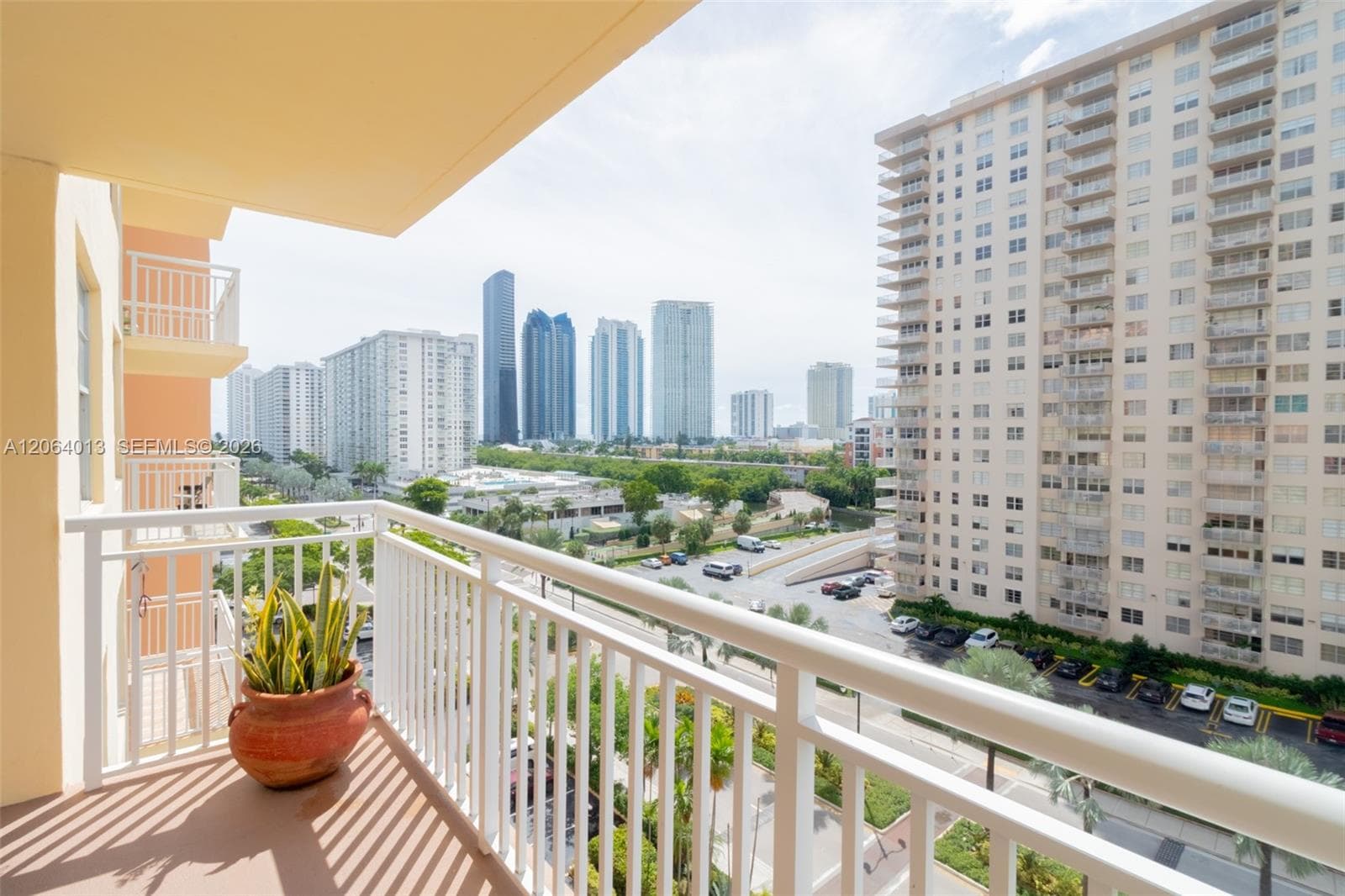 WINSTON TOWERS · #808 in Sunny Isles Beach - Photo 38