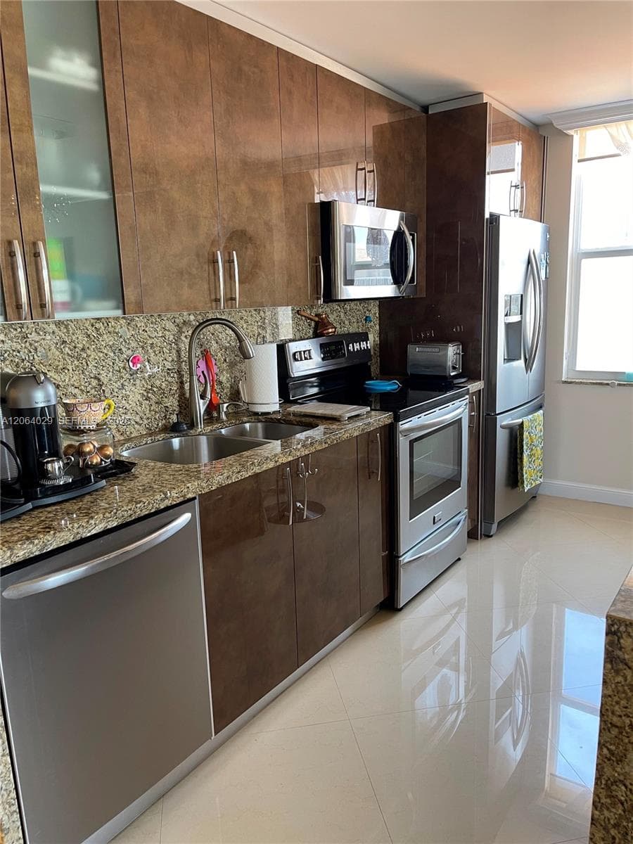 PRINCE GEORGE · #3L in Hallandale Beach - Photo 4