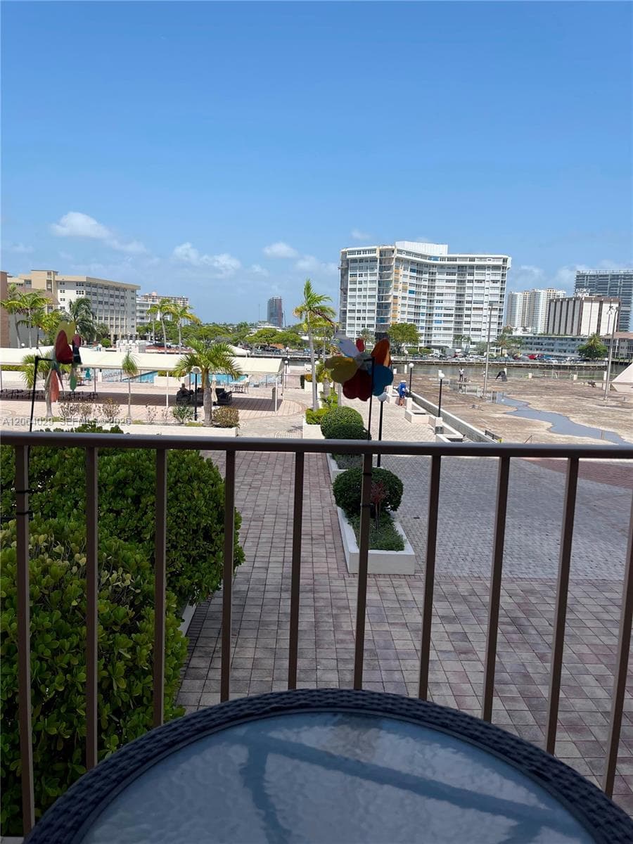 PRINCE GEORGE · #3L in Hallandale Beach - Photo 25