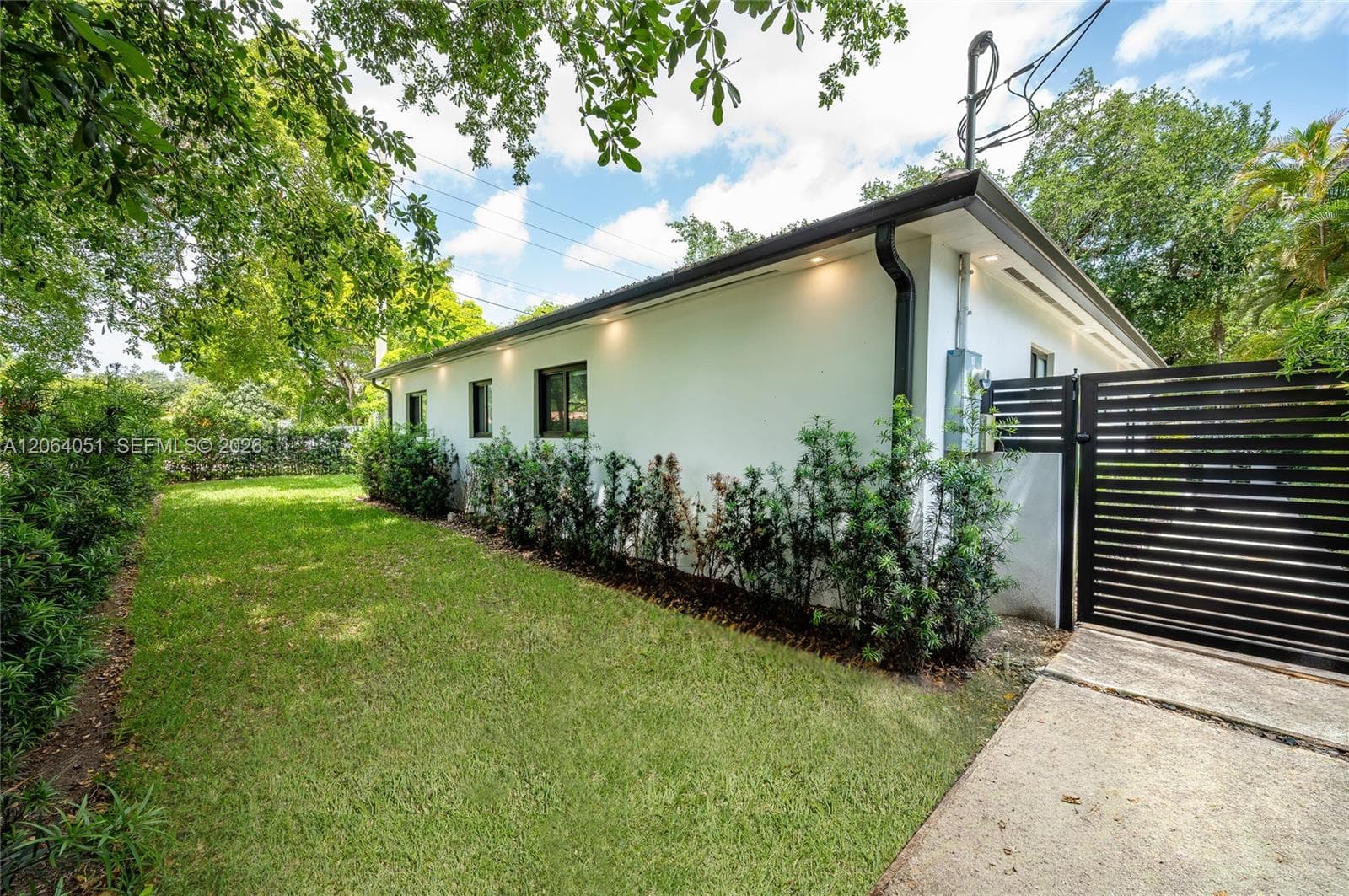 831 Cortez St photo 36