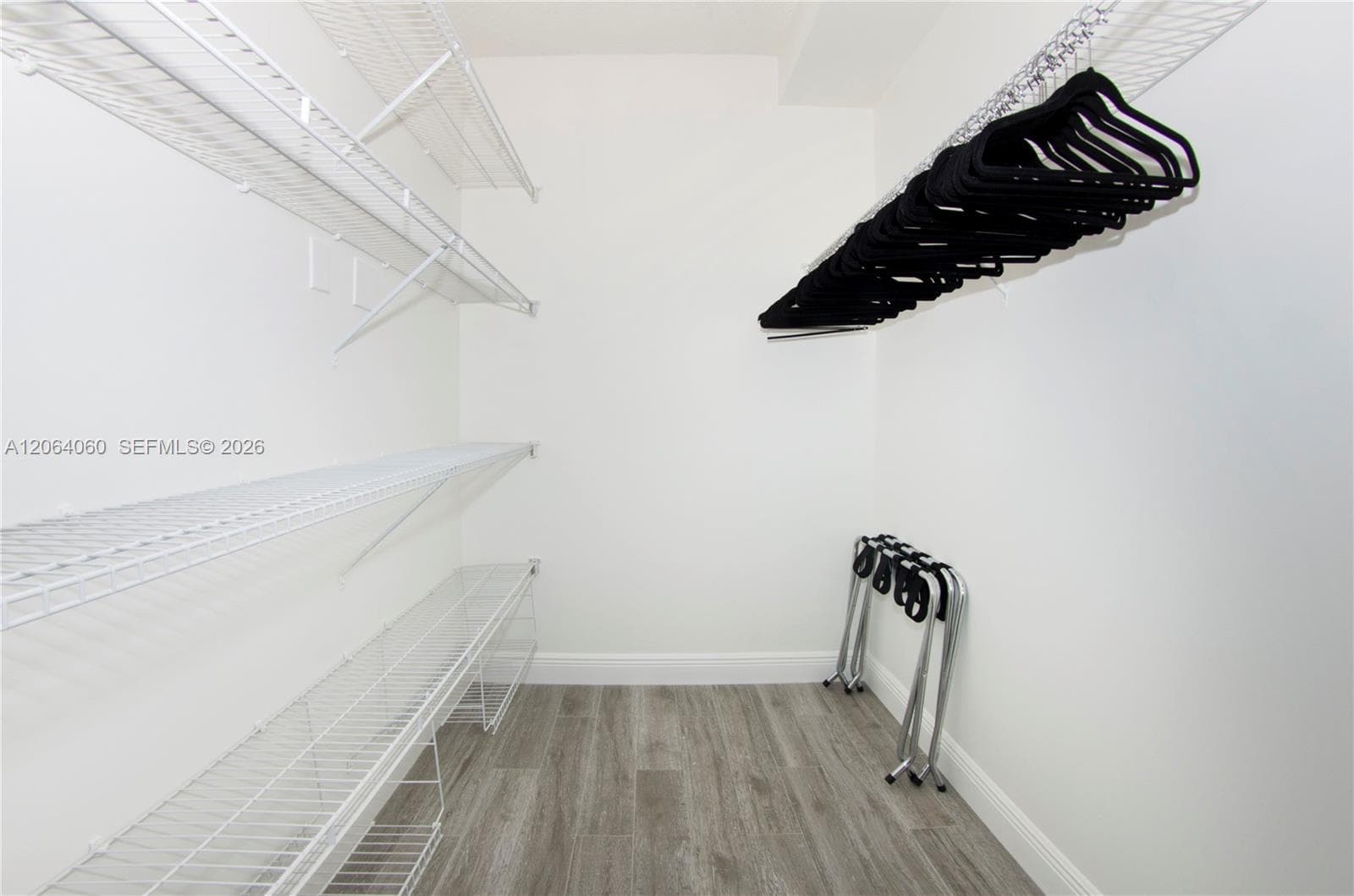 walking closet master bedroom