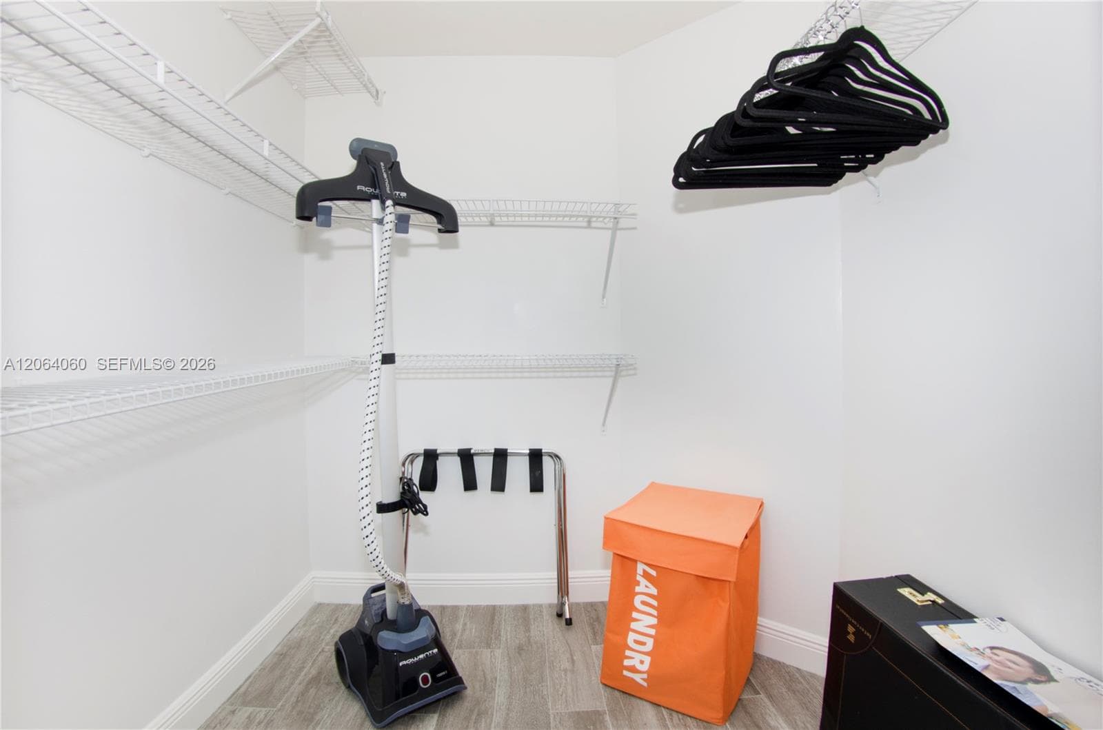walking closet guest suite