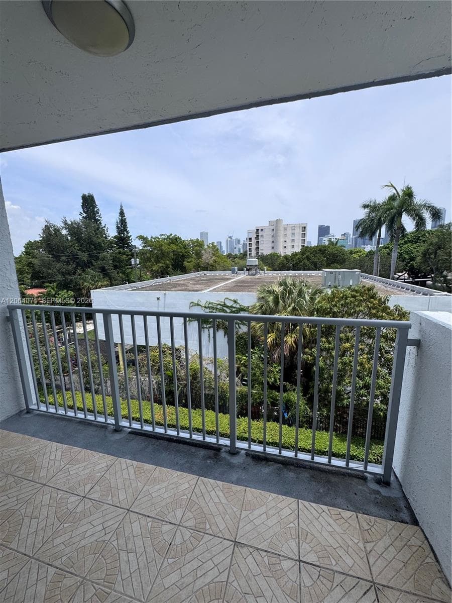 Coral Way Manor · #306 in Miami - Photo 9