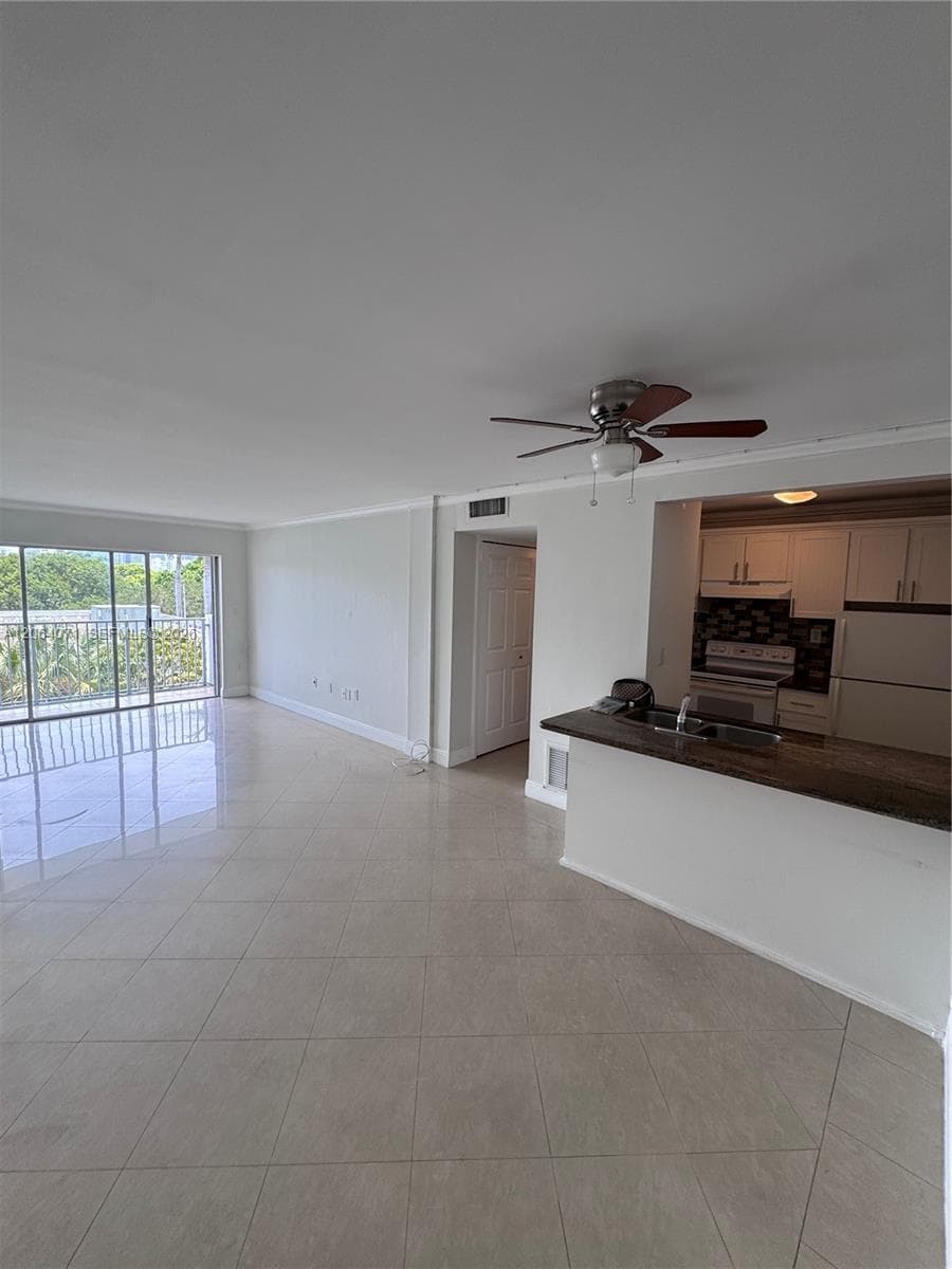 Coral Way Manor · #306 in Miami - Photo 4