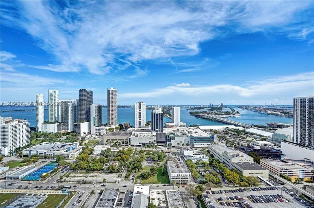 Canvas · #2903 in Miami - Photo 8