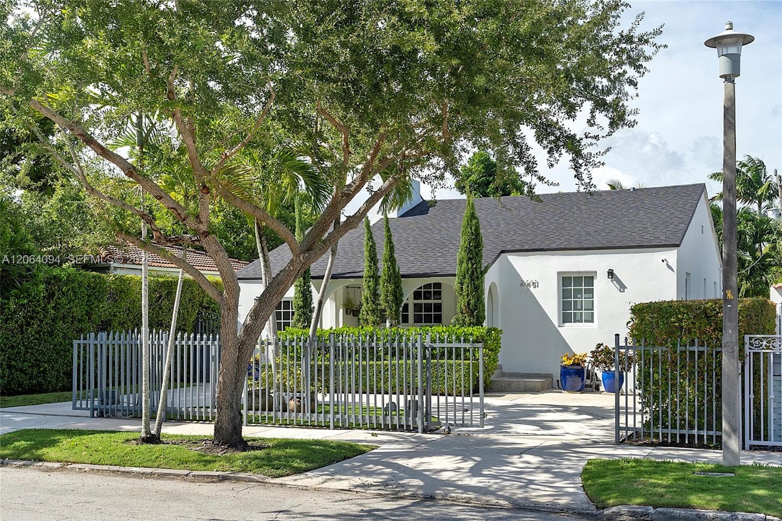 2451 SW 25th St photo 1
