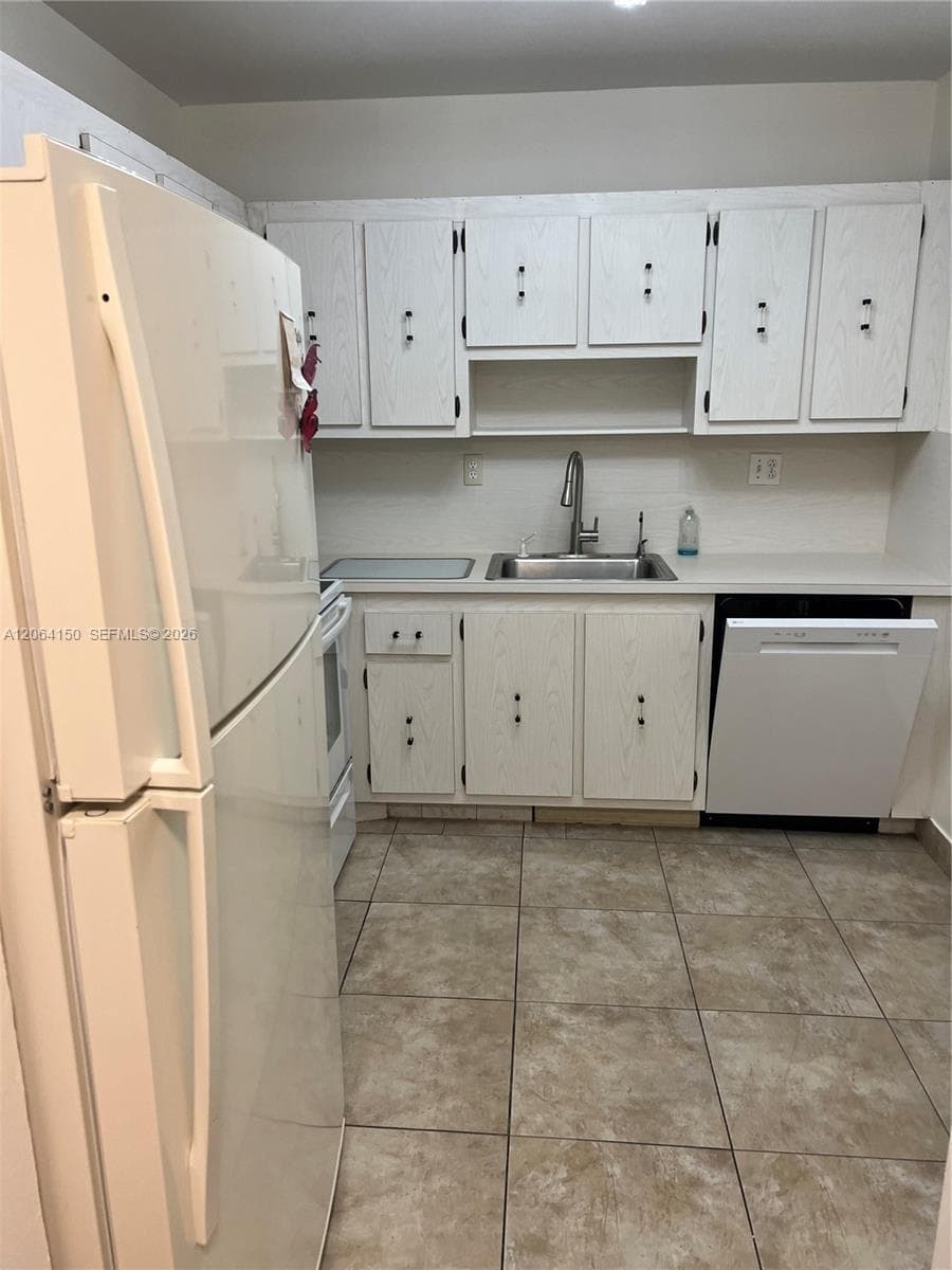 OLYMPUS CONDO PHASE · #1609 in Hallandale Beach - Photo 5