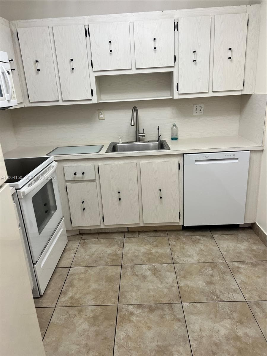 OLYMPUS CONDO PHASE · #1609 in Hallandale Beach - Photo 4