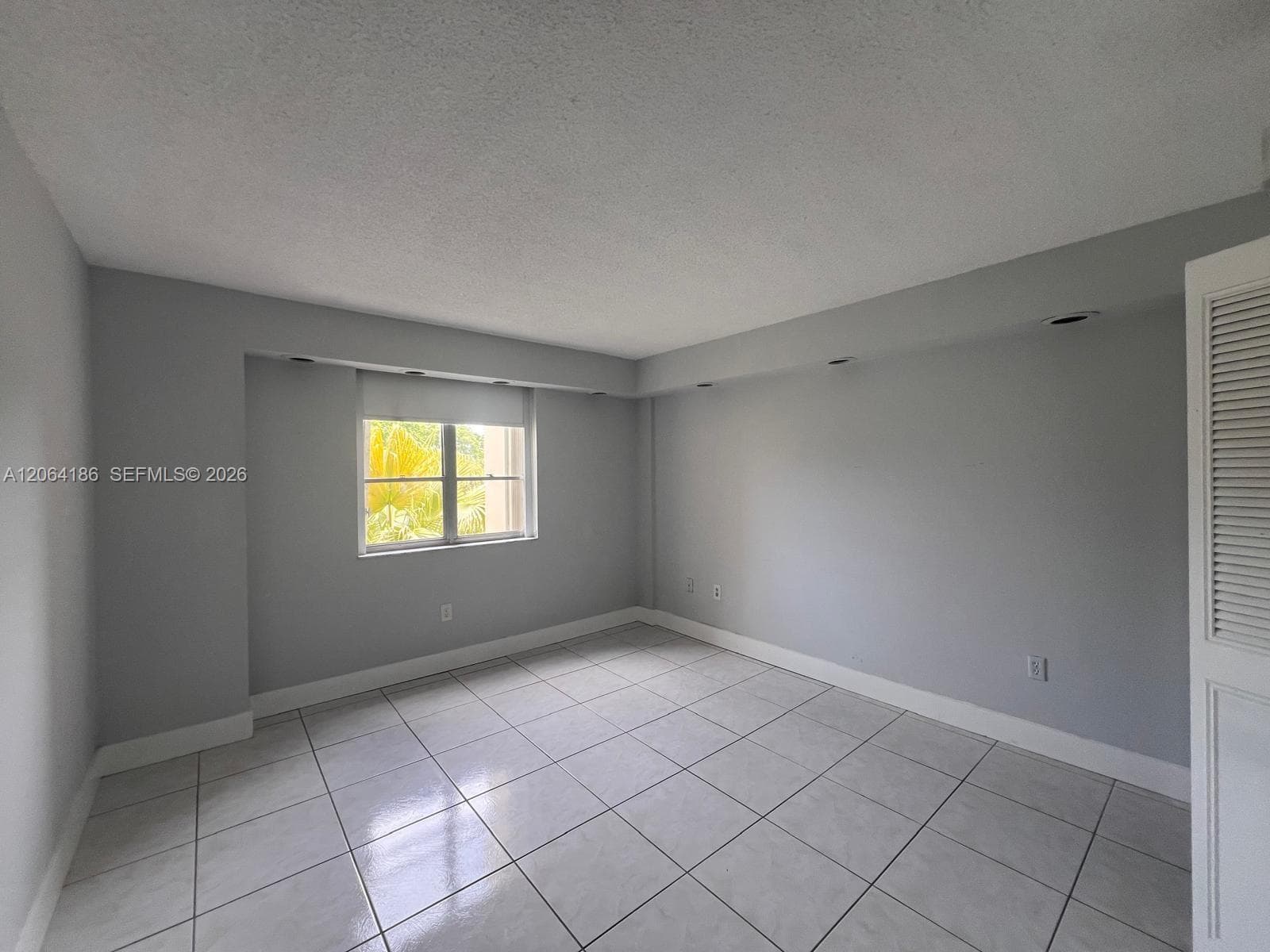 SOVEREIGNS CONDO · #3B in Miami - Photo 3