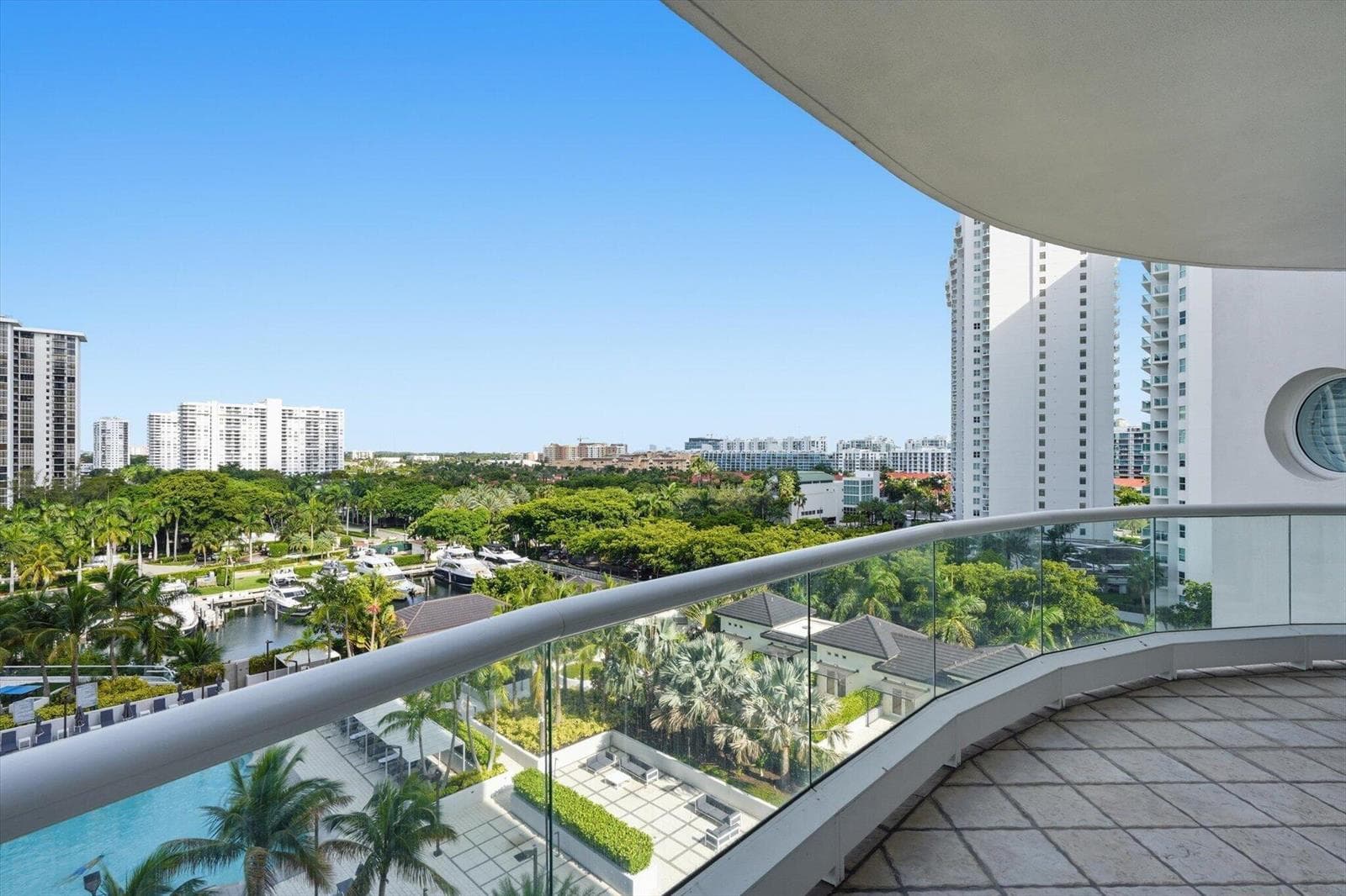 25-7000 Island Blvd apt 907_025