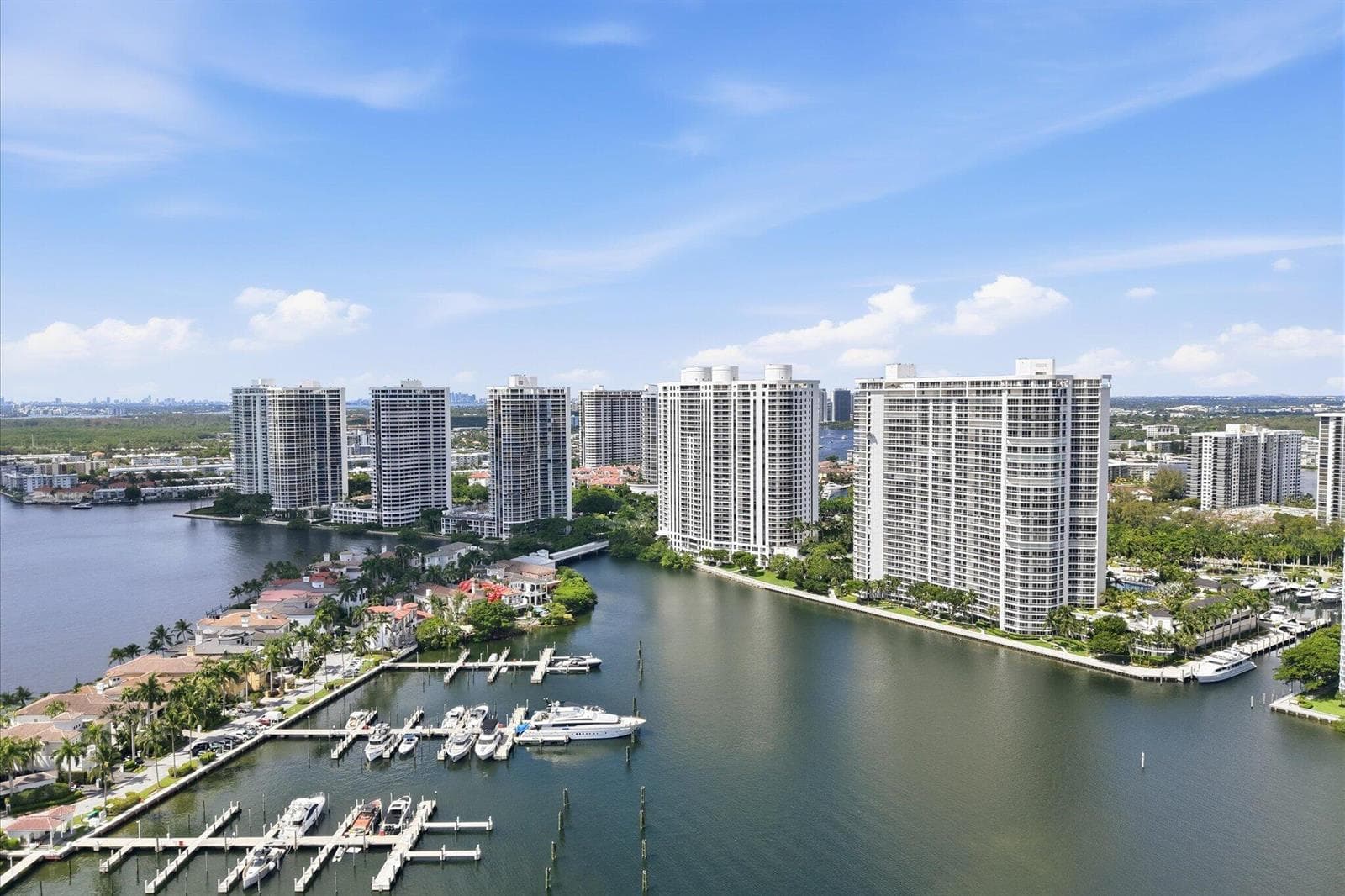58-7000 Island Blvd apt 907_058