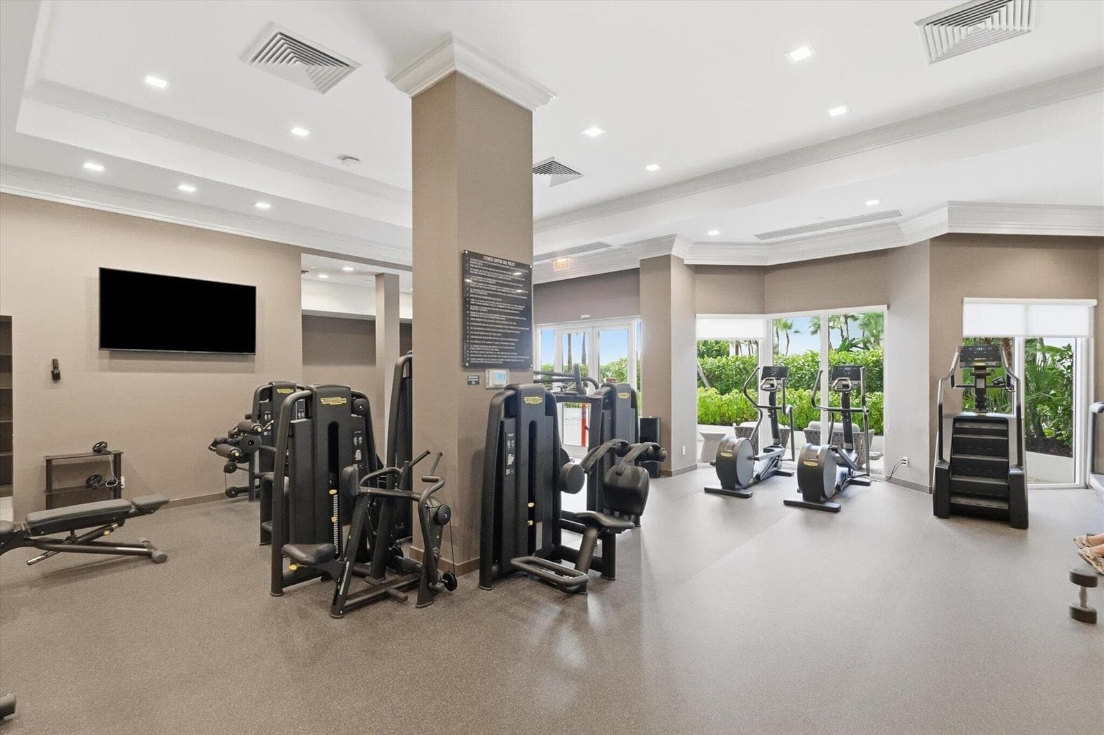 41-7000 Island Blvd apt 907_041