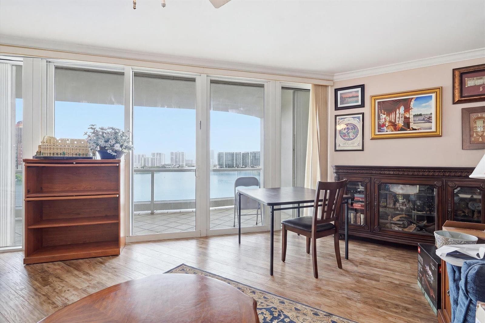 07-7000 Island Blvd apt 907_007
