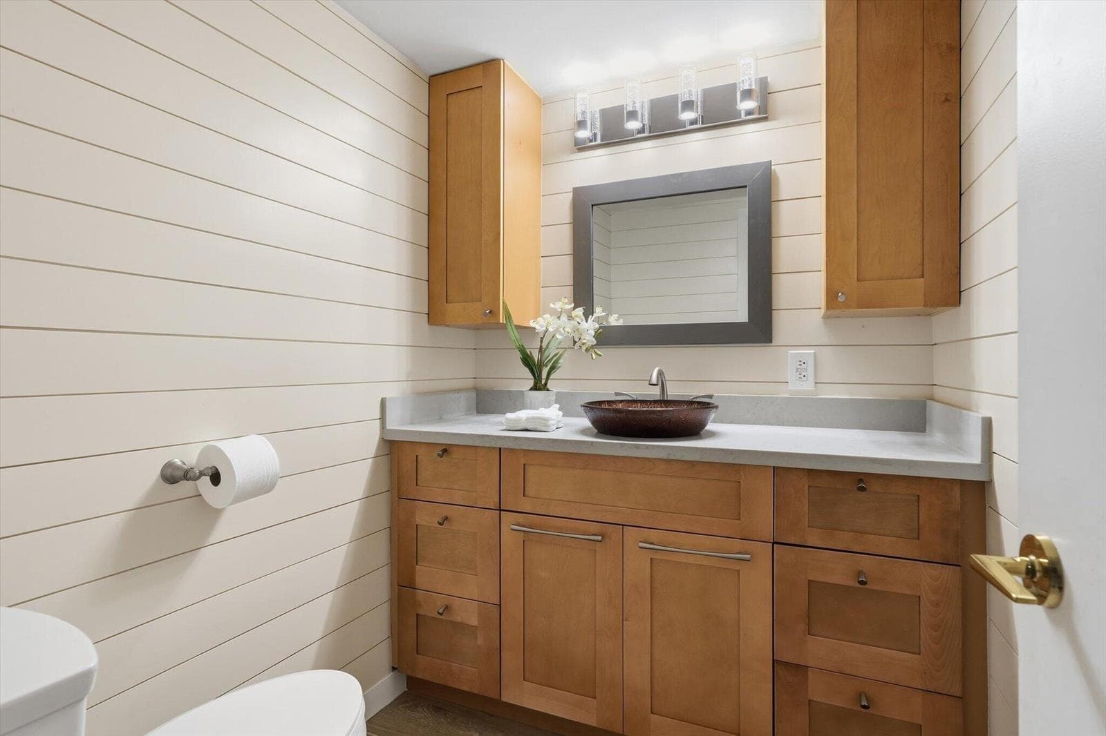 15-7000 Island Blvd apt 907_015