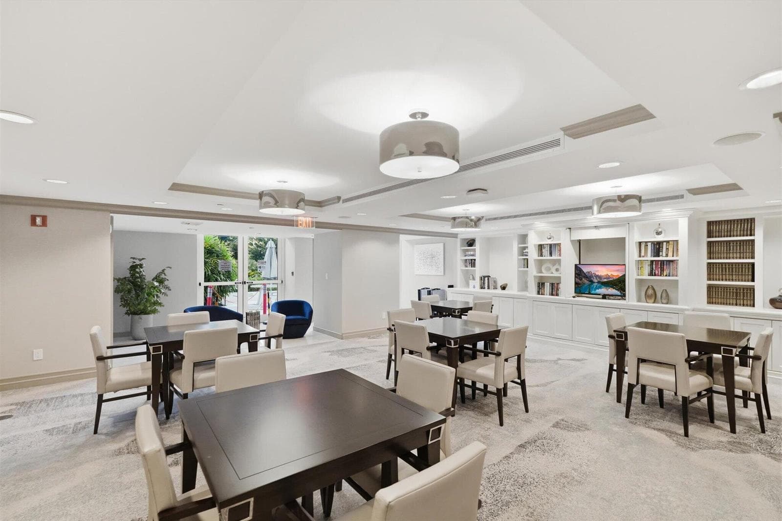 44-7000 Island Blvd apt 907_044