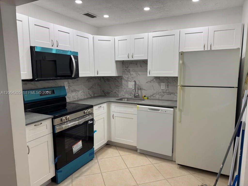 GOLDEN ISLES CONDO APTS · #115 in Hallandale Beach - Photo 13