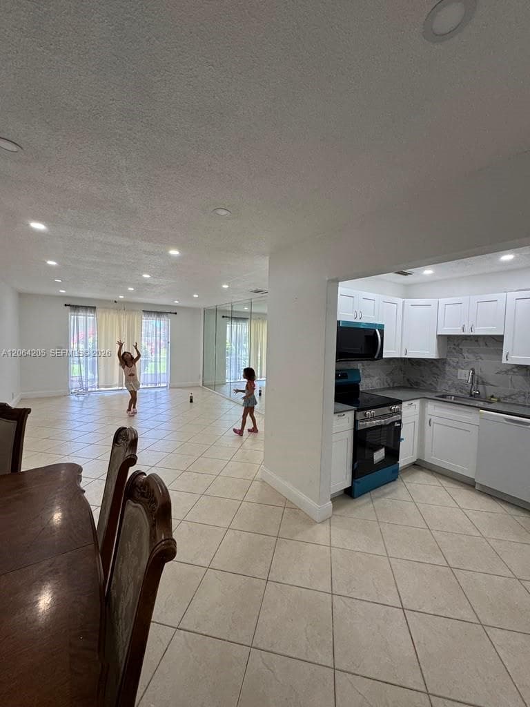 GOLDEN ISLES CONDO APTS · #115 in Hallandale Beach - Photo 12