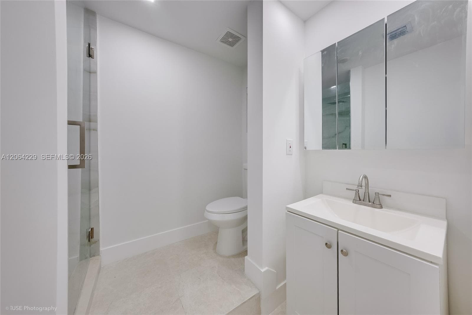 servise Bedroom & Bath in garage