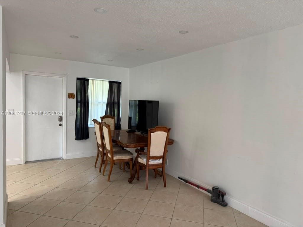 Golden Isles Condo · #115 in Hallandale Beach - Photo 12