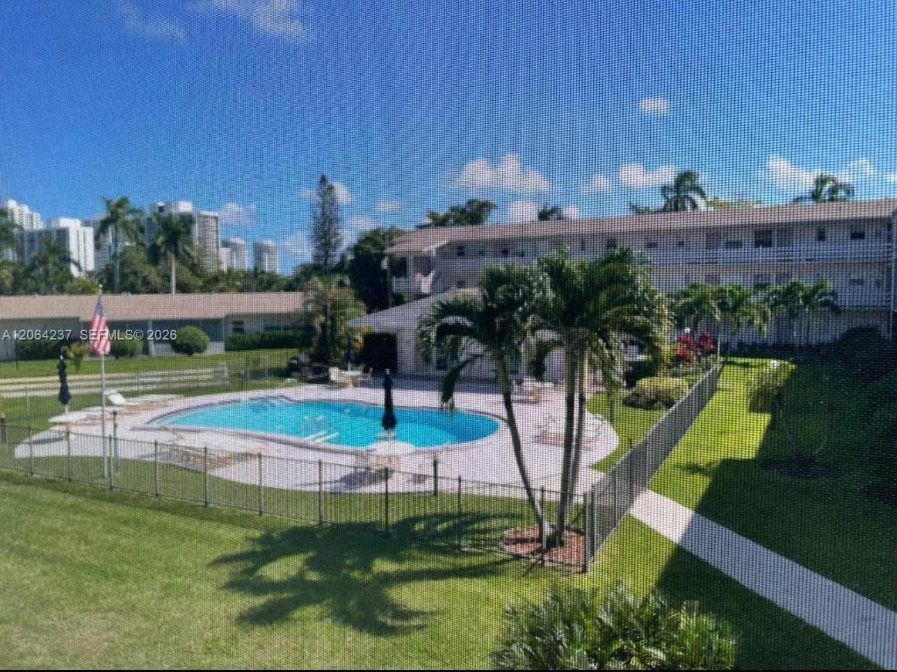Golden Isles Condo · #115 in Hallandale Beach - Photo 1
