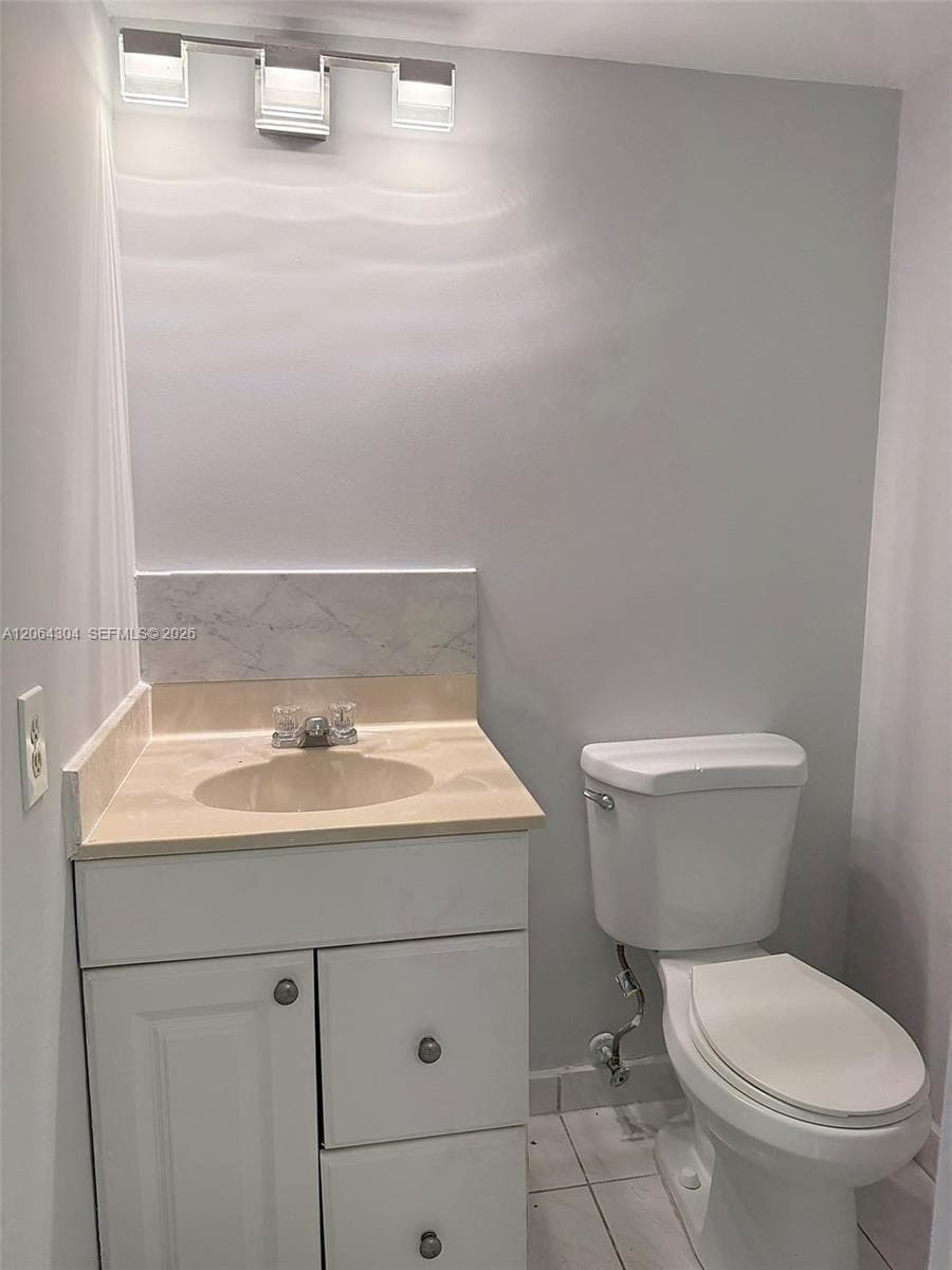 IMPERIAL TOWERS CONDO · #824 in Hallandale Beach - Photo 16