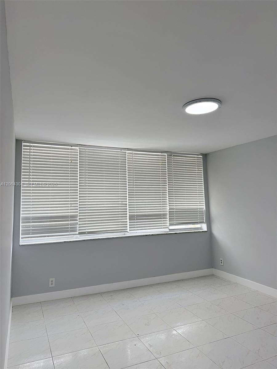 IMPERIAL TOWERS CONDO · #824 in Hallandale Beach - Photo 12
