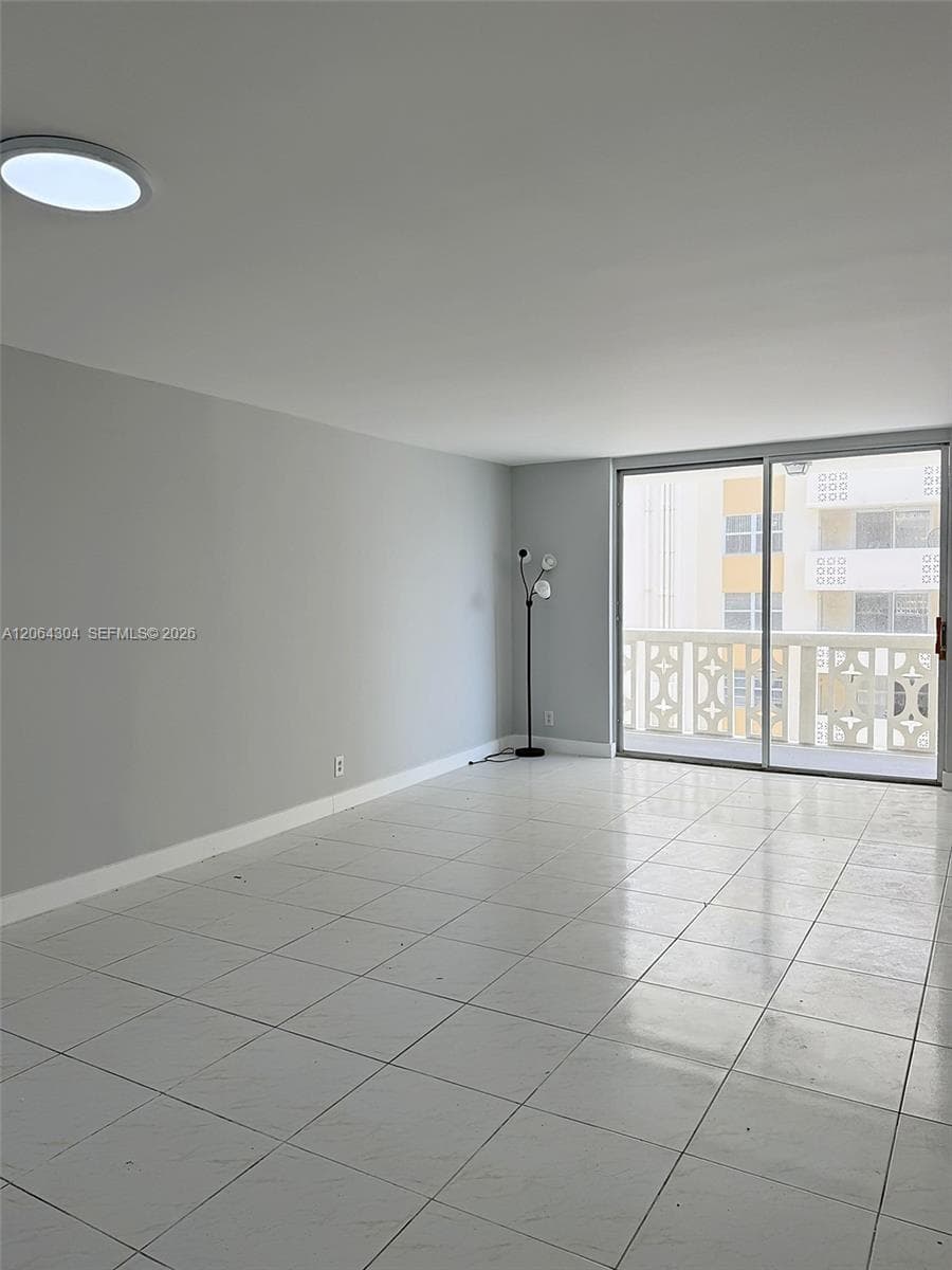 IMPERIAL TOWERS CONDO · #824 in Hallandale Beach - Photo 10